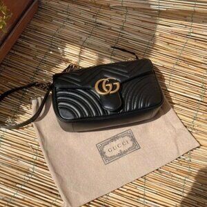 "Super pretty, elegant, authentic GUCCI marmont Crossbody bag. In excellent bran